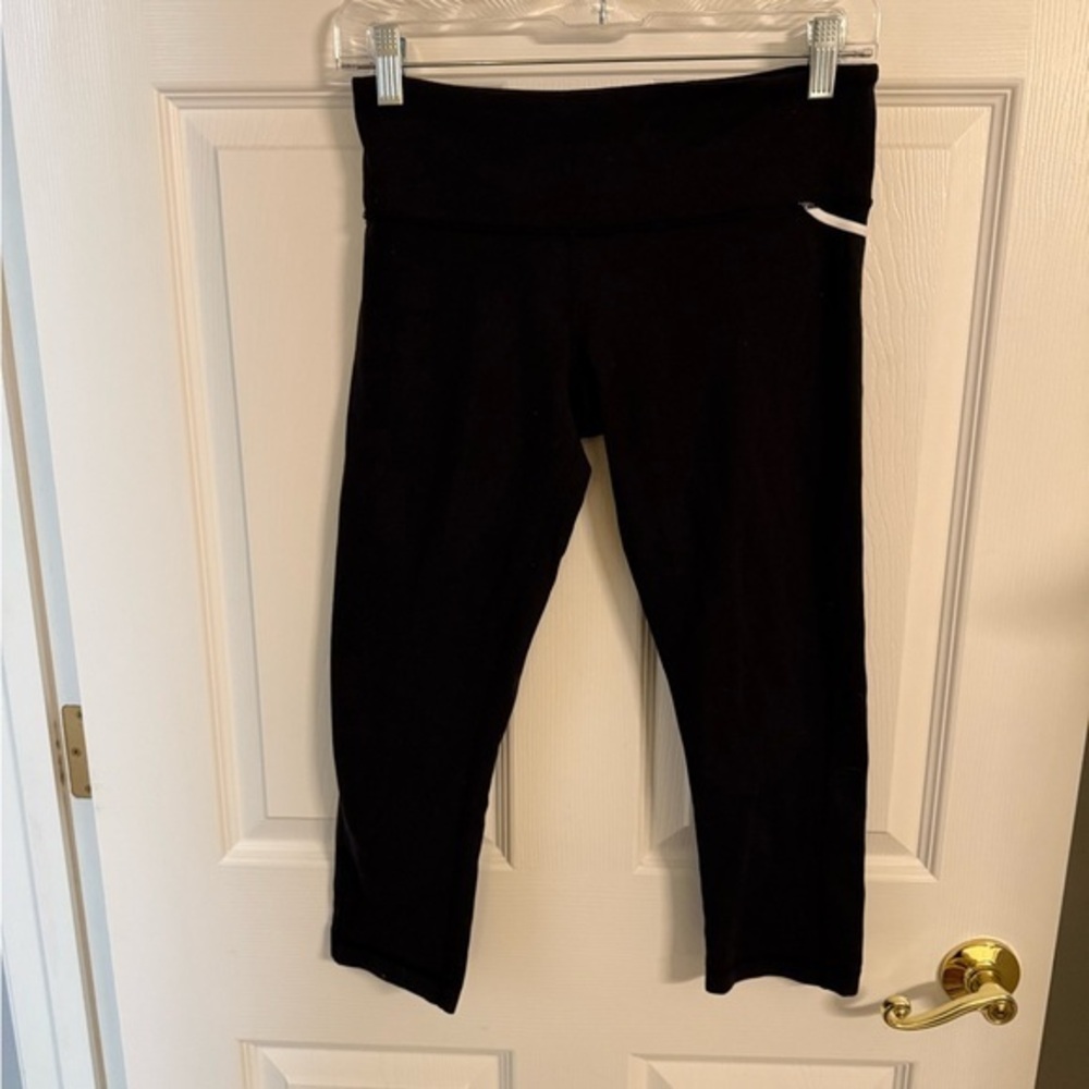 Lululemon Cropped Athletica Black Leggings size 6
